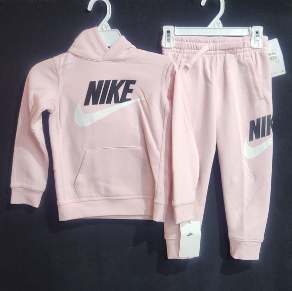 🆕️ Nike Hoody & Matching Joggers